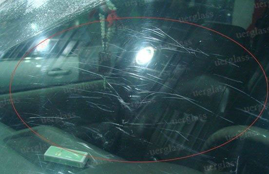 擋風(fēng)玻璃劃痕