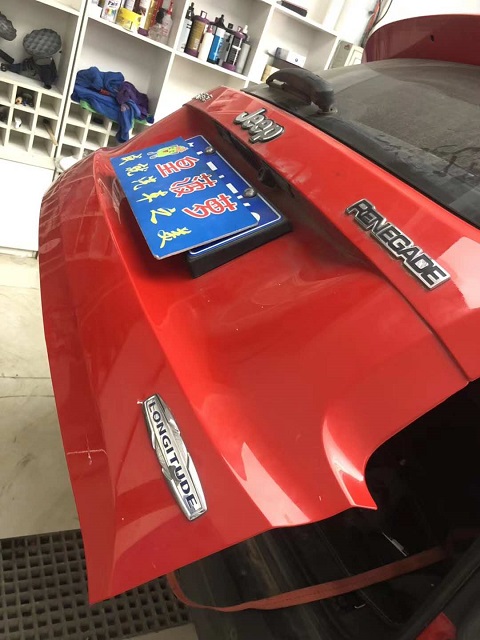  Jeep后備箱嚴(yán)重凹陷，汽車凹陷修復(fù)技術(shù)來表白